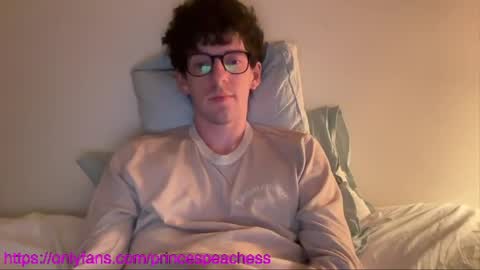 Peaches online show from April 26, 2026, 12:30 am