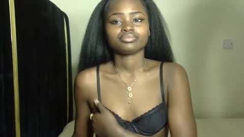 Snapshot of princess_bee1 chatting on October 1, 2025, 1:22 am princess online show from October 1, 2025, 1:22 am