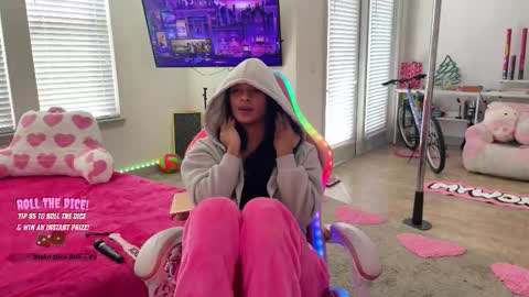 Cece  NEXT LIVESTREAM -- DEC. 4th  7 PM CST online show from November 7, 2025, 7:58 pm