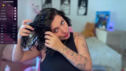 Lina online show from January 28, 2025, 11:49 am