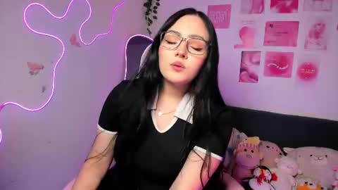 Snapshot of princess_saris chatting on June 17, 2026, 6:20 pm online show from June 17, 2026, 6:20 pm