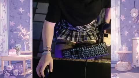 Ellie online show from April 10, 2026, 1:49 pm