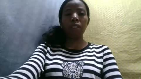 prisca880319 online show from April 25, 2026, 7:33 am