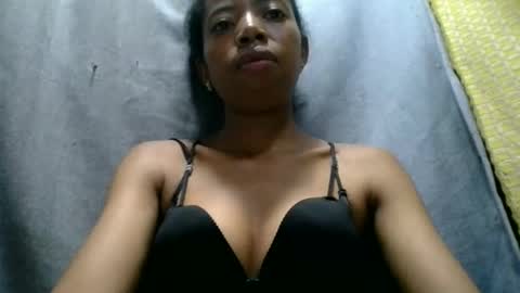 prisca880319 online show from May 3, 2026, 3:01 am