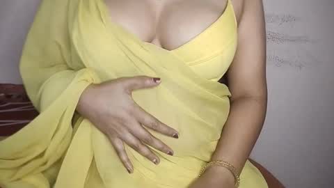 priyu_ online show from November 9, 2025, 4:49 pm