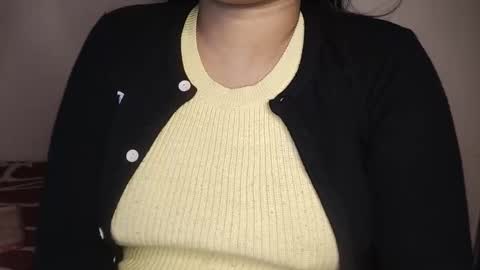 priyu_ online show from November 28, 2025, 11:13 am