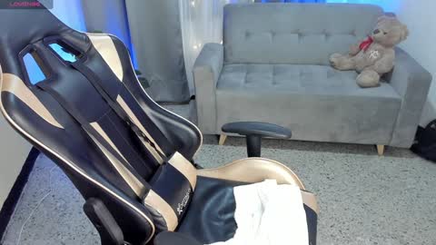    INDEPENDENT MODEL online show from December 27, 2024, 7:29 am