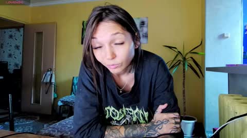 LUCY -----    online show from October 7, 2025, 10:23 am