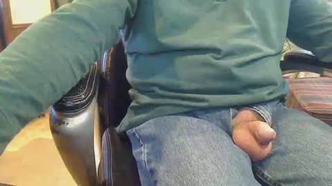 pulltoy1 online show from January 6, 2025, 9:00 pm