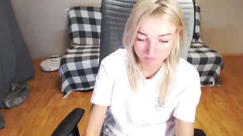 Polly online show from November 20, 2025, 1:22 pm