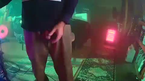 Snapshot of punkrunr083 chatting on February 26, 2025, 7:42 am punkrunr083 online show from February 26, 2025, 7:42 am