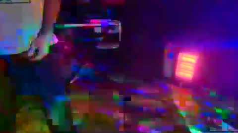 Snapshot of punkrunr083 chatting on October 4, 2025, 9:40 am punkrunr083 online show from October 4, 2025, 9:40 am