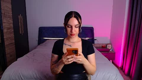 Julia online show from April 8, 2026, 5:13 pm