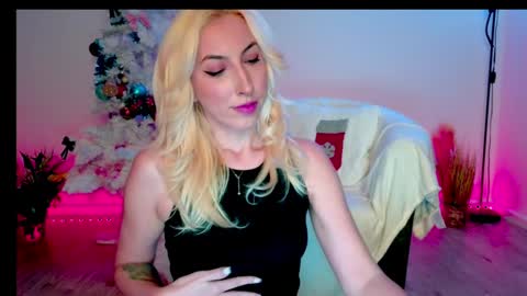 Isabelle online show from December 16, 2024, 6:05 pm