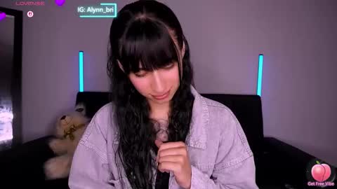 Snapshot of purplesnake_ chatting on February 28, 2026, 2:01 am Alynn online show from February 28, 2026, 2:01 am