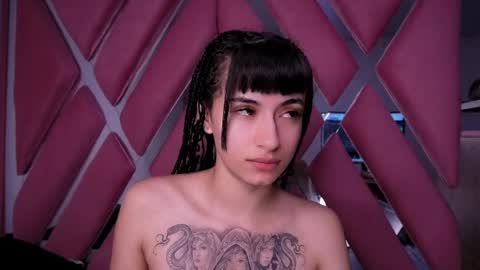 Snapshot of purplesnake_ chatting on April 14, 2026, 1:33 am Alynn online show from April 14, 2026, 1:33 am