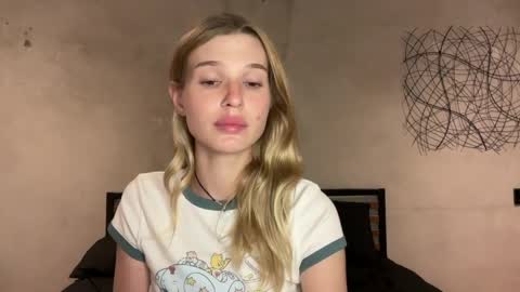 Lina online show from March 26, 2026, 2:33 pm