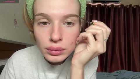 Lina online show from April 13, 2026, 3:34 am