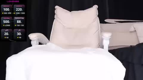 qianqian_ online show from October 8, 2025, 10:02 am