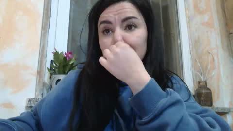 L online show from March 6, 2025, 10:15 pm