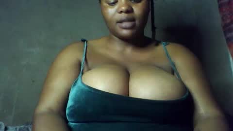 queen2302 online show from April 7, 2026, 10:53 pm