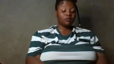 queen2302 online show from April 12, 2026, 7:57 am