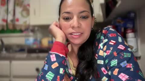 queen69138 online show from November 13, 2025, 8:02 am