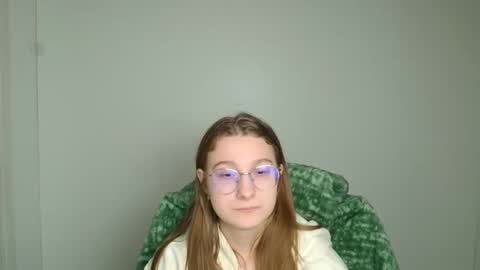 Snapshot of queen_amelie chatting on February 21, 2026, 12:17 pm Amelie online show from February 21, 2026, 12:17 pm