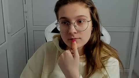 Amelie online show from April 15, 2026, 7:15 am