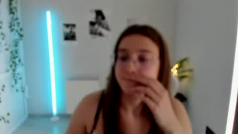 Snapshot of queen_amelie chatting on July 12, 2026, 7:43 am Amelie online show from July 12, 2026, 7:43 am