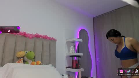 Snapshot of queen_antonella_oficial chatting on March 4, 2025, 11:51 am QUEEN ANTONELLA online show from March 4, 2025, 11:51 am