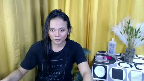 Snapshot of queen_ennah chatting on June 19, 2026, 8:40 am queen_ennah online show from June 19, 2026, 8:40 am