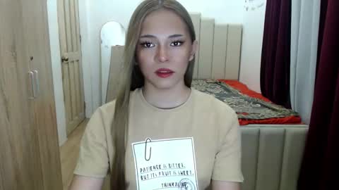 Snapshot of queen_heart0 chatting on June 7, 2026, 2:27 am shawny online show from June 7, 2026, 2:27 am