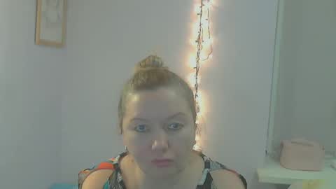 queen_jane8 online show from January 5, 2025, 2:19 pm