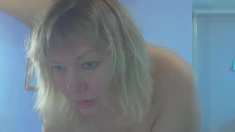 queen_jane8 online show from November 18, 2025, 4:55 pm