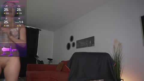 Snapshot of queen_leylla chatting on November 15, 2025, 6:33 am queen_leylla online show from November 15, 2025, 6:33 am