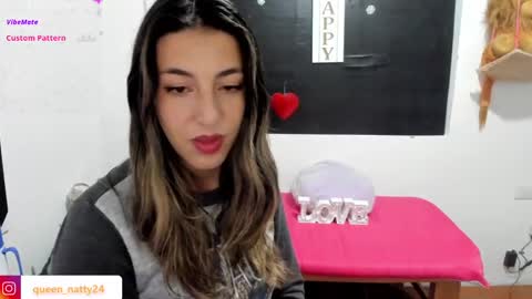 queen_natttyy online show from January 19, 2025, 2:57 am