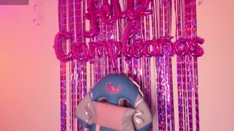   online show from October 18, 2025, 12:17 pm