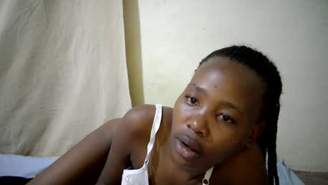Snapshot of queen_slender chatting on June 12, 2026, 7:24 pm queen_slender online show from June 12, 2026, 7:24 pm