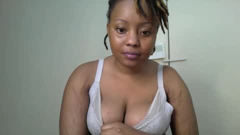 queen online show from November 1, 2025, 7:49 pm