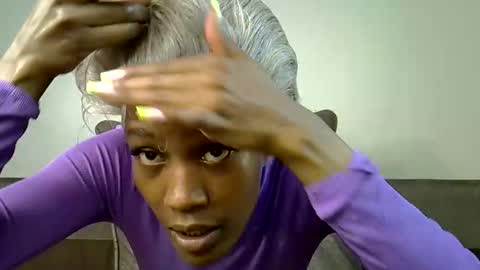 queenbeka online show from April 28, 2026, 7:02 am