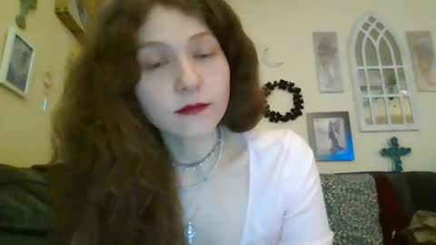 queencrimsonlvx online show from April 18, 2026, 12:58 am
