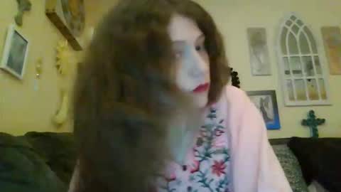 queencrimsonlvx online show from April 20, 2026, 1:19 am