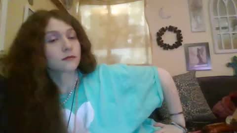 queencrimsonlvx online show from April 29, 2026, 2:59 am