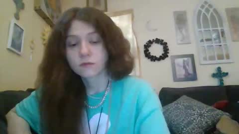queencrimsonlvx online show from April 30, 2026, 10:36 pm