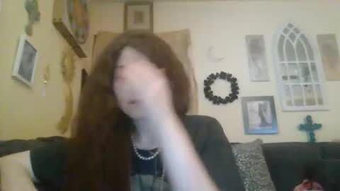 queencrimsonlvx online show from May 1, 2026, 7:29 pm