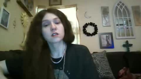 queencrimsonlvx online show from May 2, 2026, 7:57 am