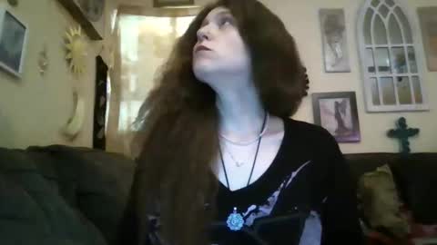 queencrimsonlvx online show from May 6, 2026, 2:19 am