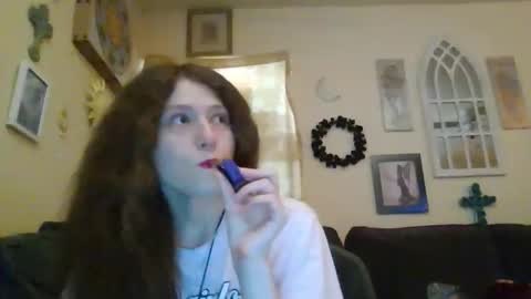 queencrimsonlvx online show from May 10, 2026, 10:31 am