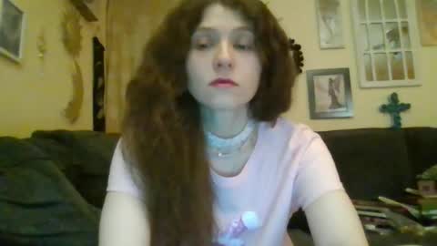 queencrimsonlvx online show from May 28, 2026, 9:17 am